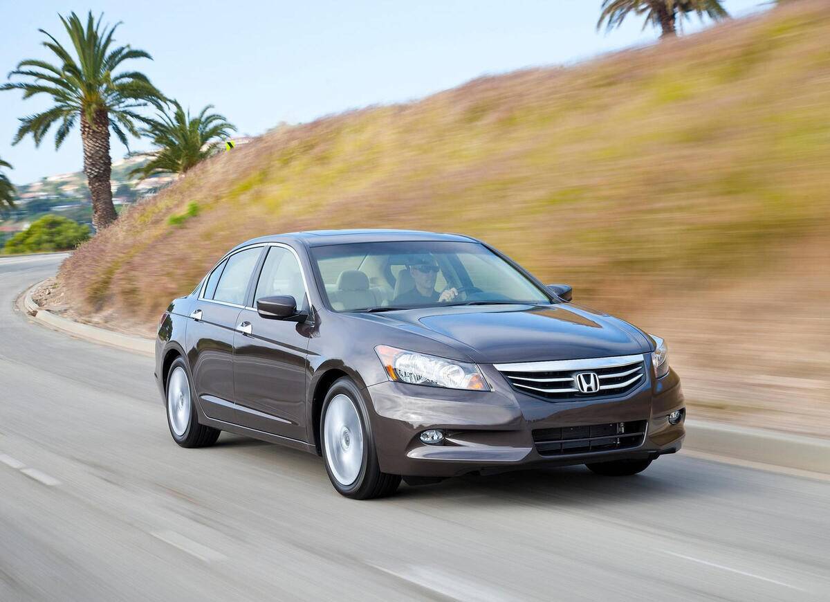 2011-honda-accord-sedan-front-view-driving-carbuzz-670328-1600