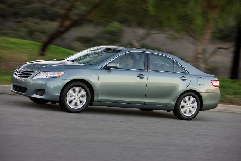 2011-toyota-camry-side-view-carbuzz-511160-1600