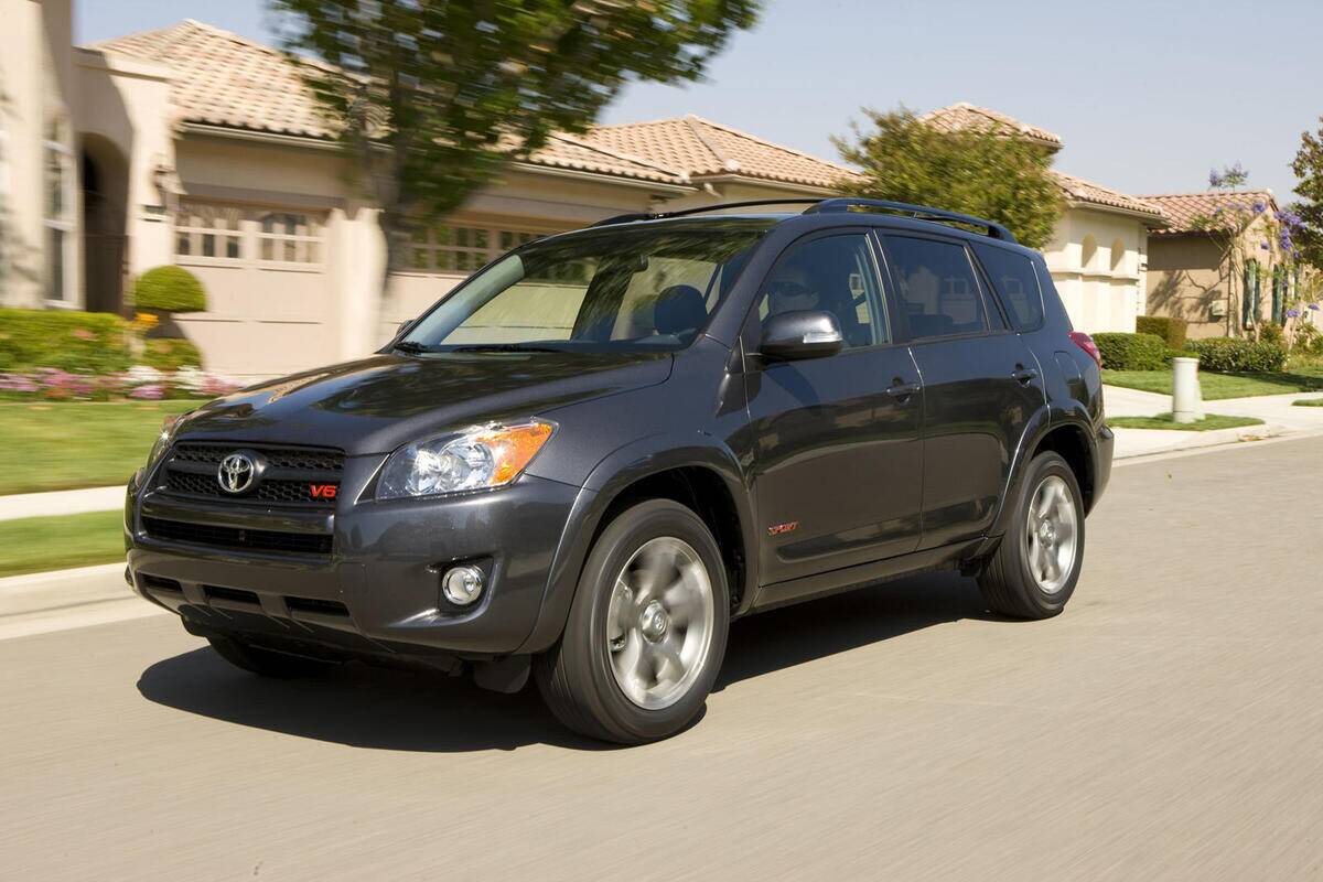 2011-toyota-rav4-three-quarter-front-left-side-view-in-motion-carbuzz-519428-1600