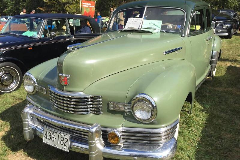 1948_Nash_Ambassador_Super_sedan_two-tone_green_Maryland_Rockville_2015