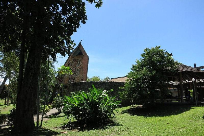 Papua_New_Guinea_National_Museum_May_2015