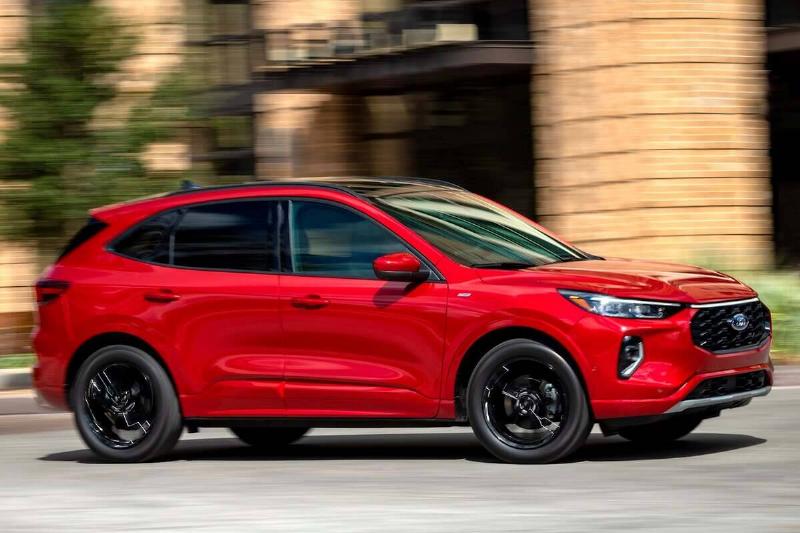 2024-ford-escape-side-angle-driving-carbuzz-1052715-1600