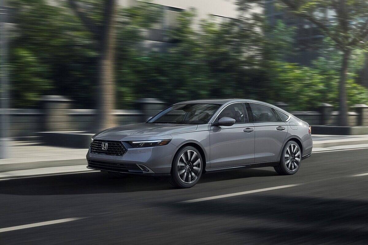 2024-honda-accord-front-view-driving-carbuzz-1189653-1600