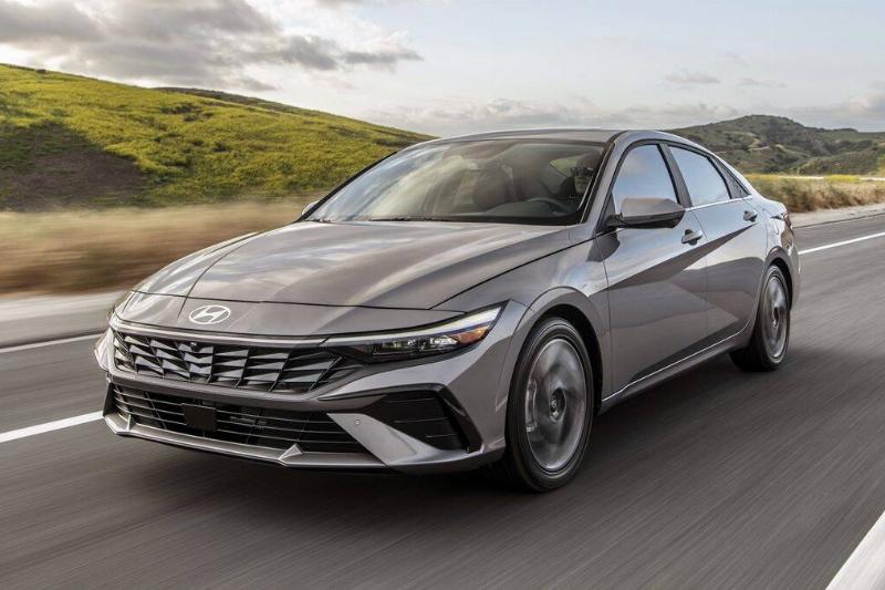 2024-hyundai-elantra-limited-106-64ef85e2044f5