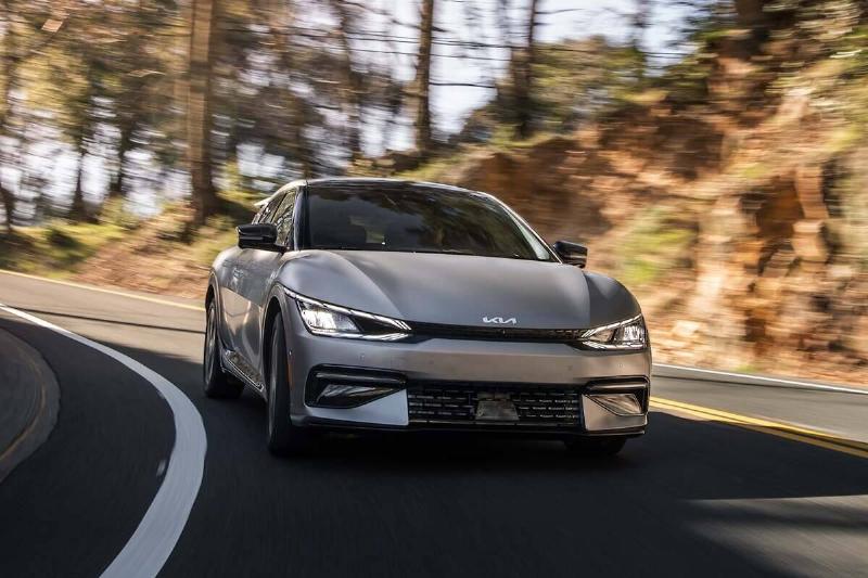 2024-kia-ev6-front-view-driving-carbuzz-948150-1600