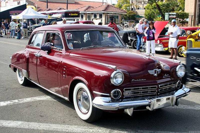 1947_Studebaker_Land_Cruiser_4d_sdn_ maroon_-_fvr_(4974128785)