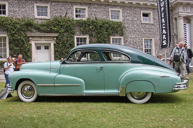 640px-1948_Pontiac_Streamliner_Deluxe_ Flickr_-_exfordy_(2)