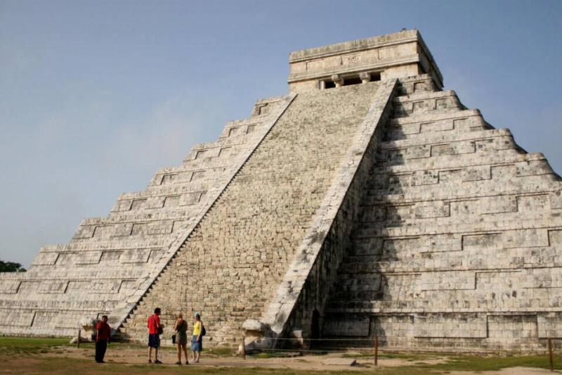 View of the Kukulcan Temple in the archa...