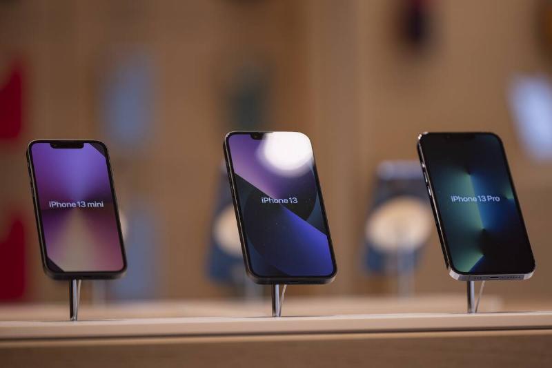 Apple Store Opens In Knightsbridge