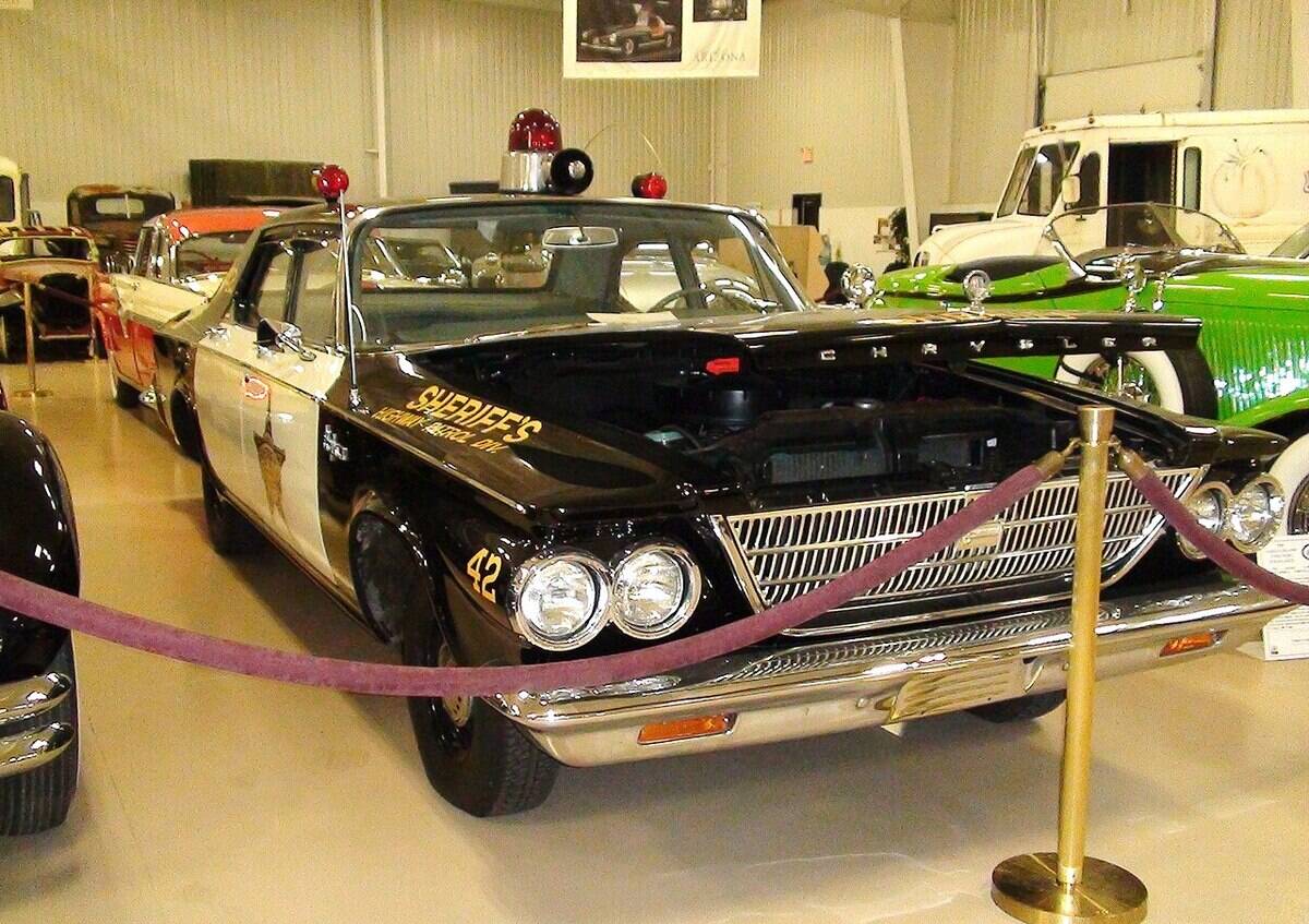 Chrysler_1963_Enforcer_Special_Police_Car_Based_on_Newport_4-Door_Sedan