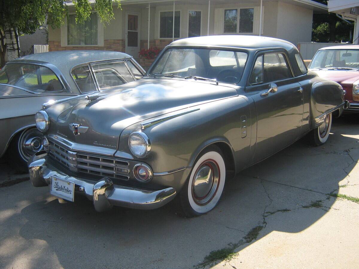 1947_Studebaker_Commander_(2776356038)