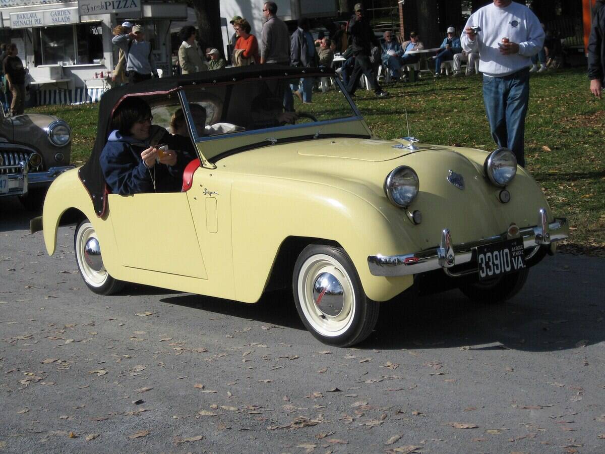 2560px-Crosley_roadster_(4168623716) (1)