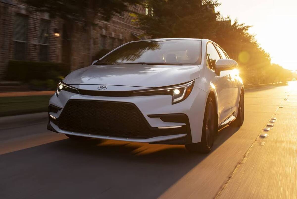 2025_toyota_corolla_sedan_xse_fq_oem_3_1280x855