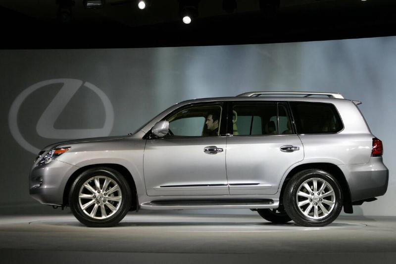 The 2008 Lexus LX570 SUV is introduced a...