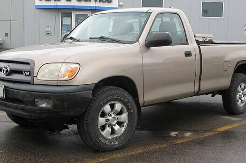 2005_Toyota_Tundra,_Front_Left,_04-11-2021