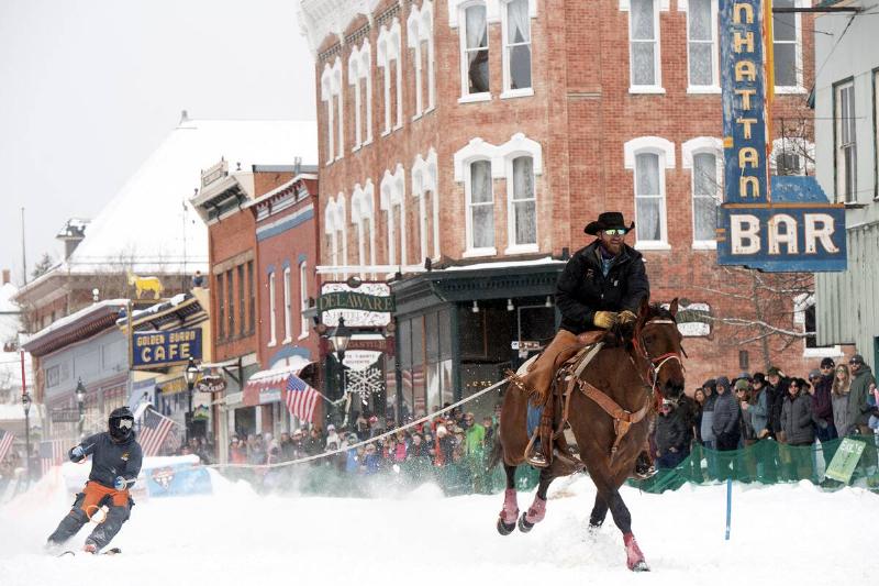 TOPSHOT-US-LIFESTYLE-SKIJORING