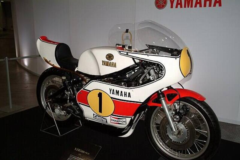 YAMAHA_YZR500_OW20