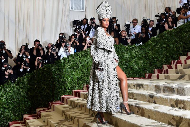 TOPSHOT-US-ENTERTAINMENT-FASHION-METGALA