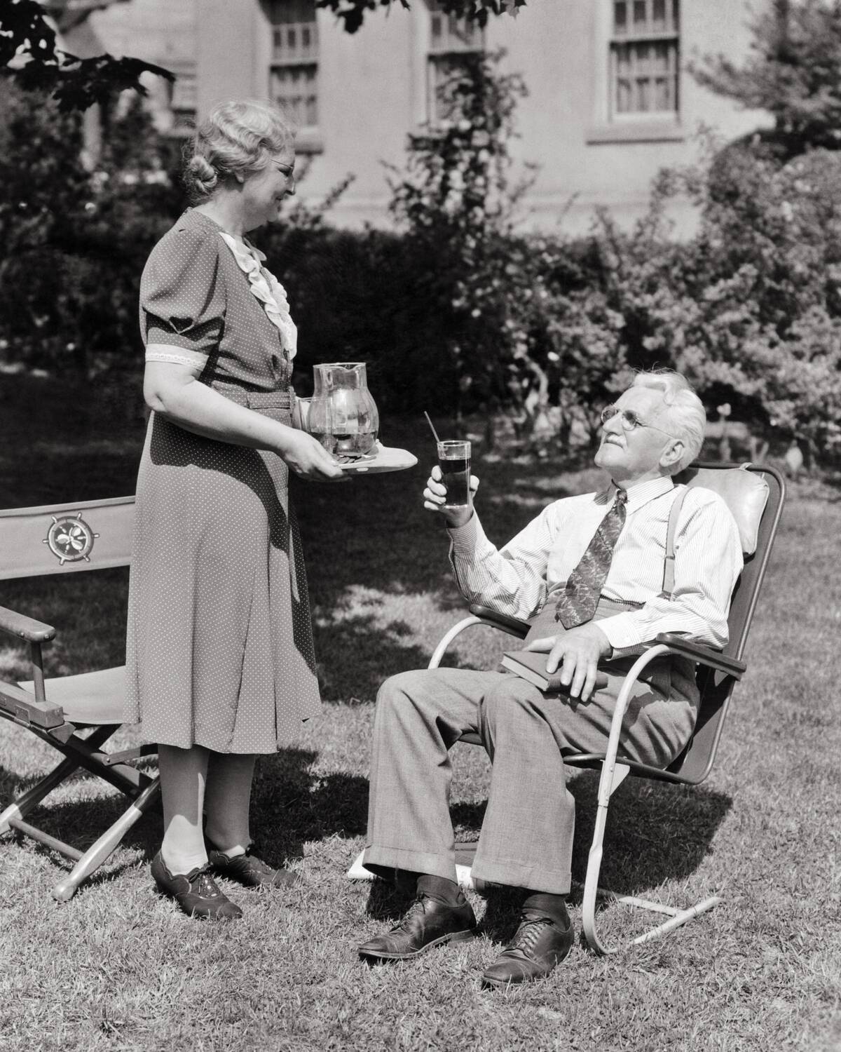 1940s ELDERLY COUPLE