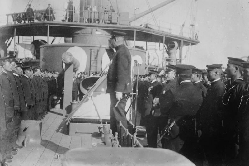 Admiral Yashiro Boards the Asami