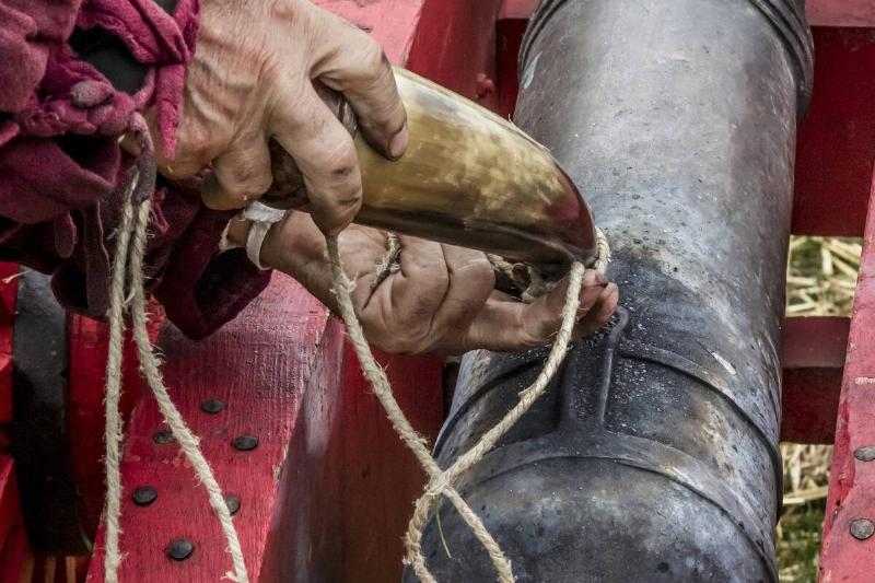Artilleryman, mercenary army, reenactment