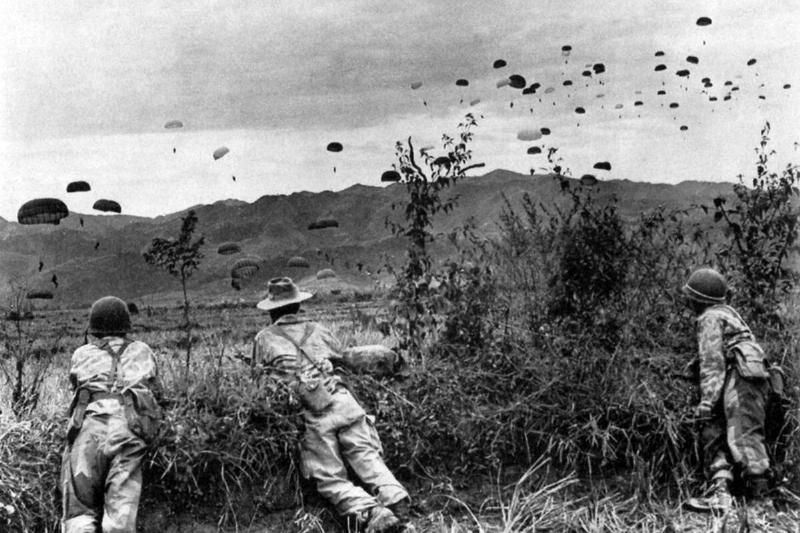 French paratroopers dropping on Dien Bien Phu, November 1953.