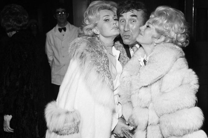 Gabor sisters with Frankie Howerd