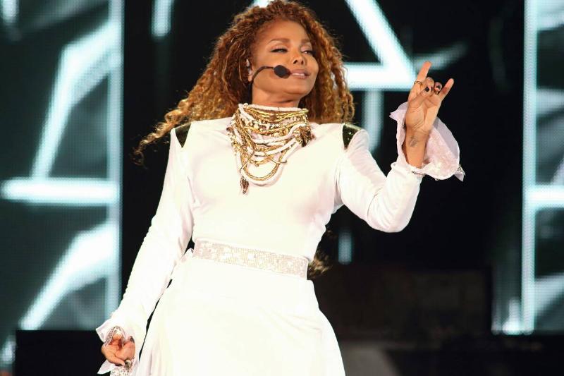 Janet Jackson - Unbreakable World Tour