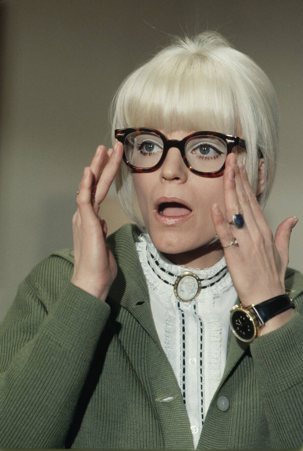 CAROL WAYNE