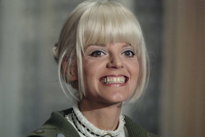 CAROL WAYNE
