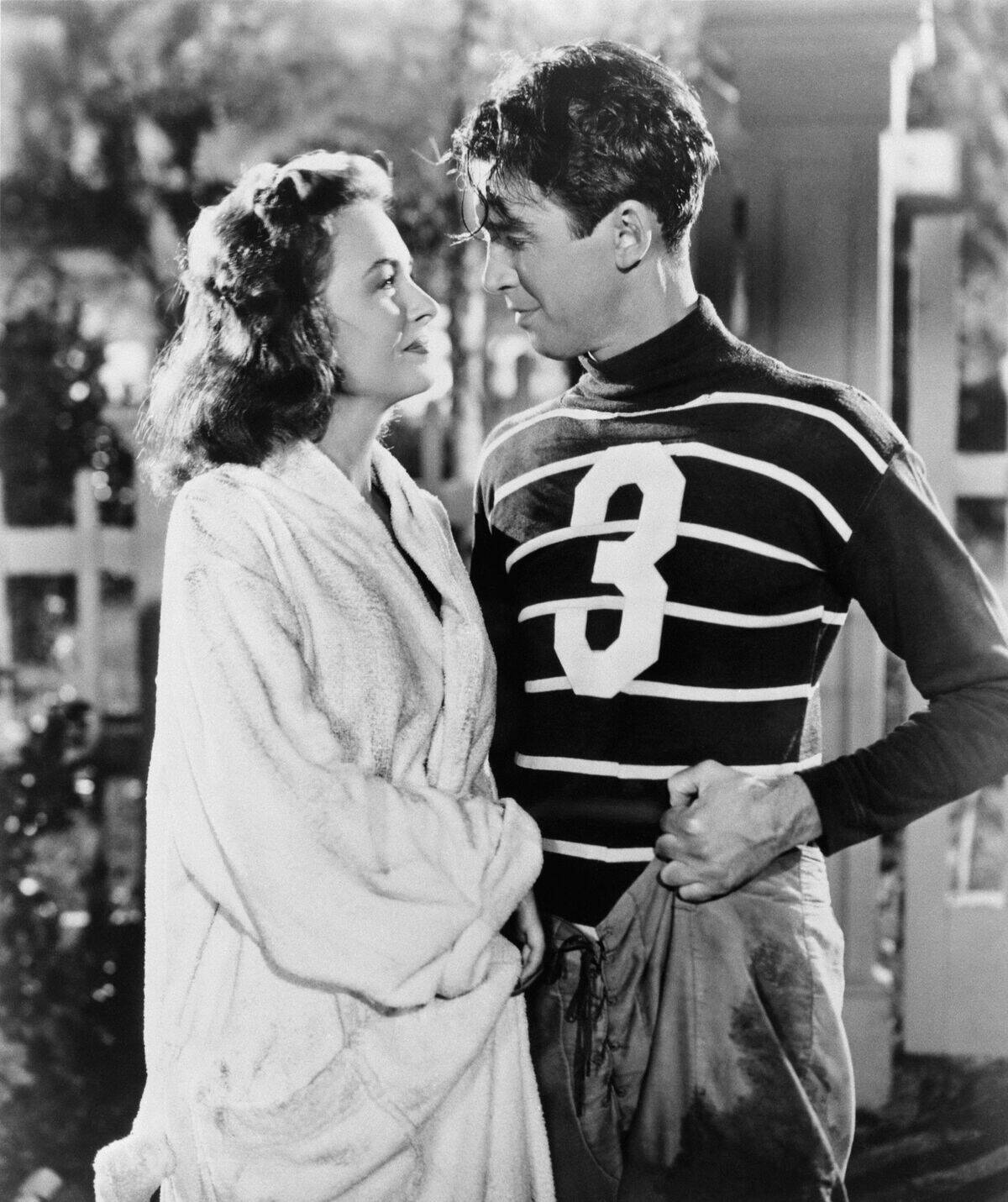 Donna Reed and Jimmy Stewart as Mary Hatch and George Bailey in 'It's a Wonderful Life'