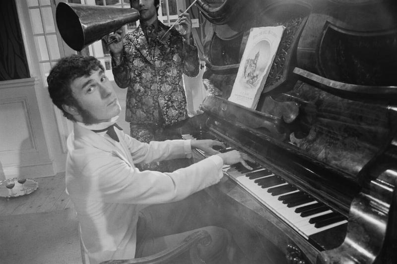 The New Vaudeville Band