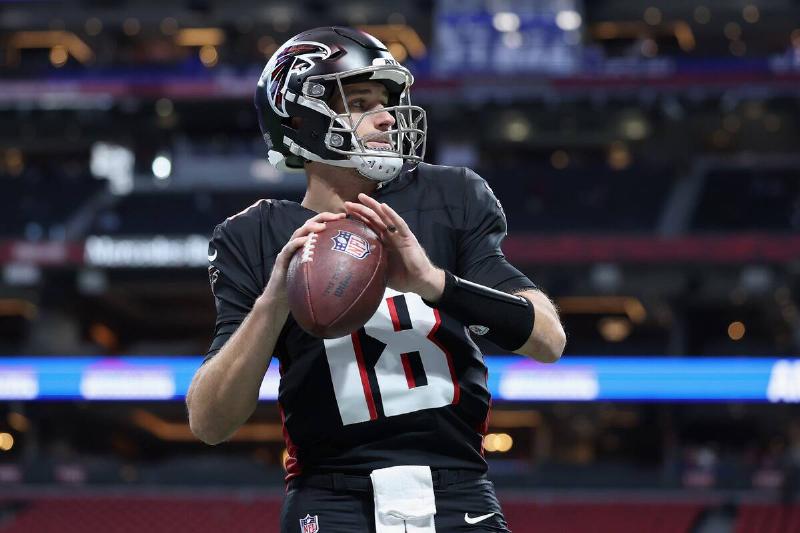 Kirk Cousins preparing to throw a football