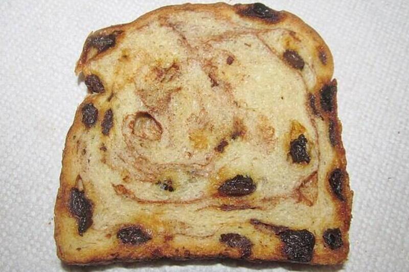 Sun_Maid_Raisins_Cinnamon_Raisin_Bread_slice_37272878935-77419
