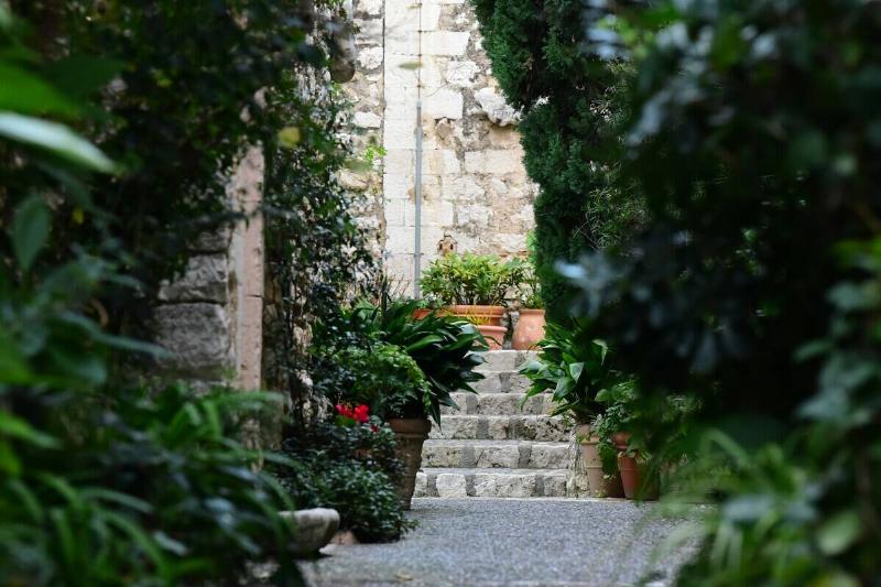 picture-seeker-EIBA0wKl1Sk-unsplash