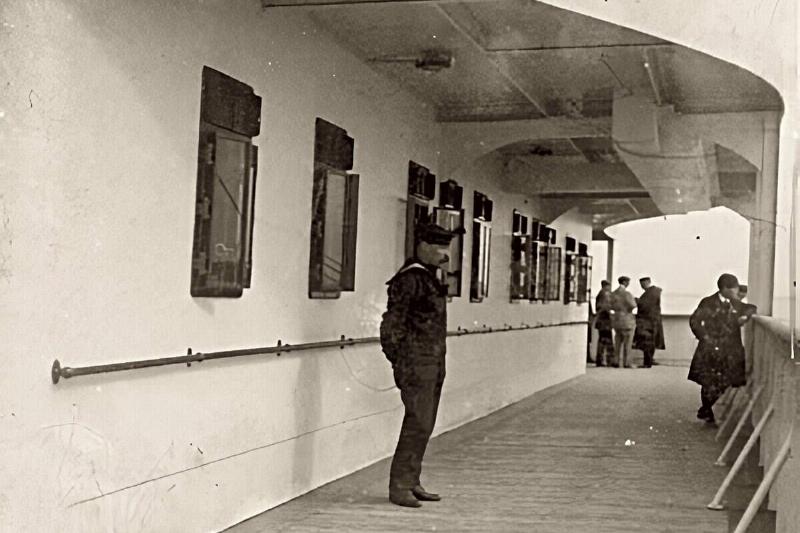 Titanic's_forward_A_deck