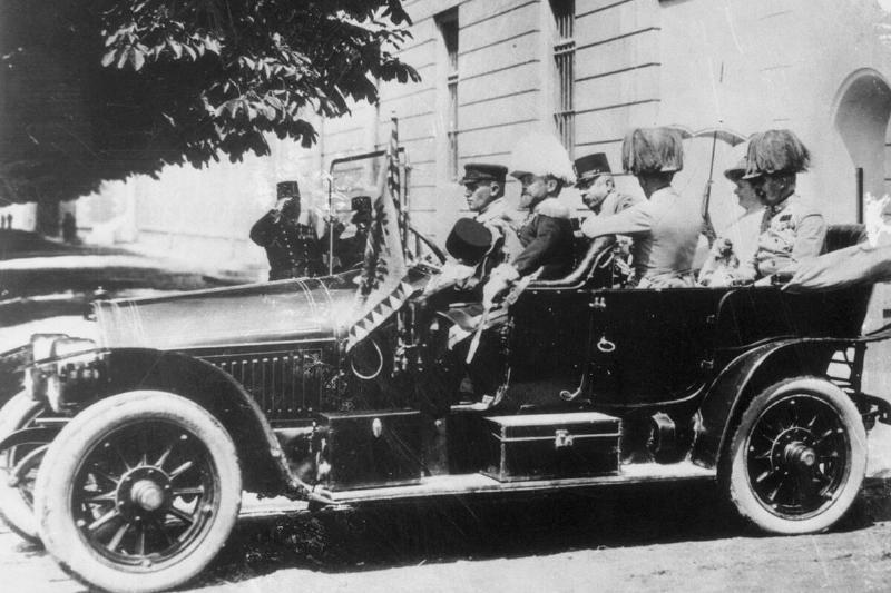 Franz Ferdinand and Sophie Leave Sarajevo Senate House