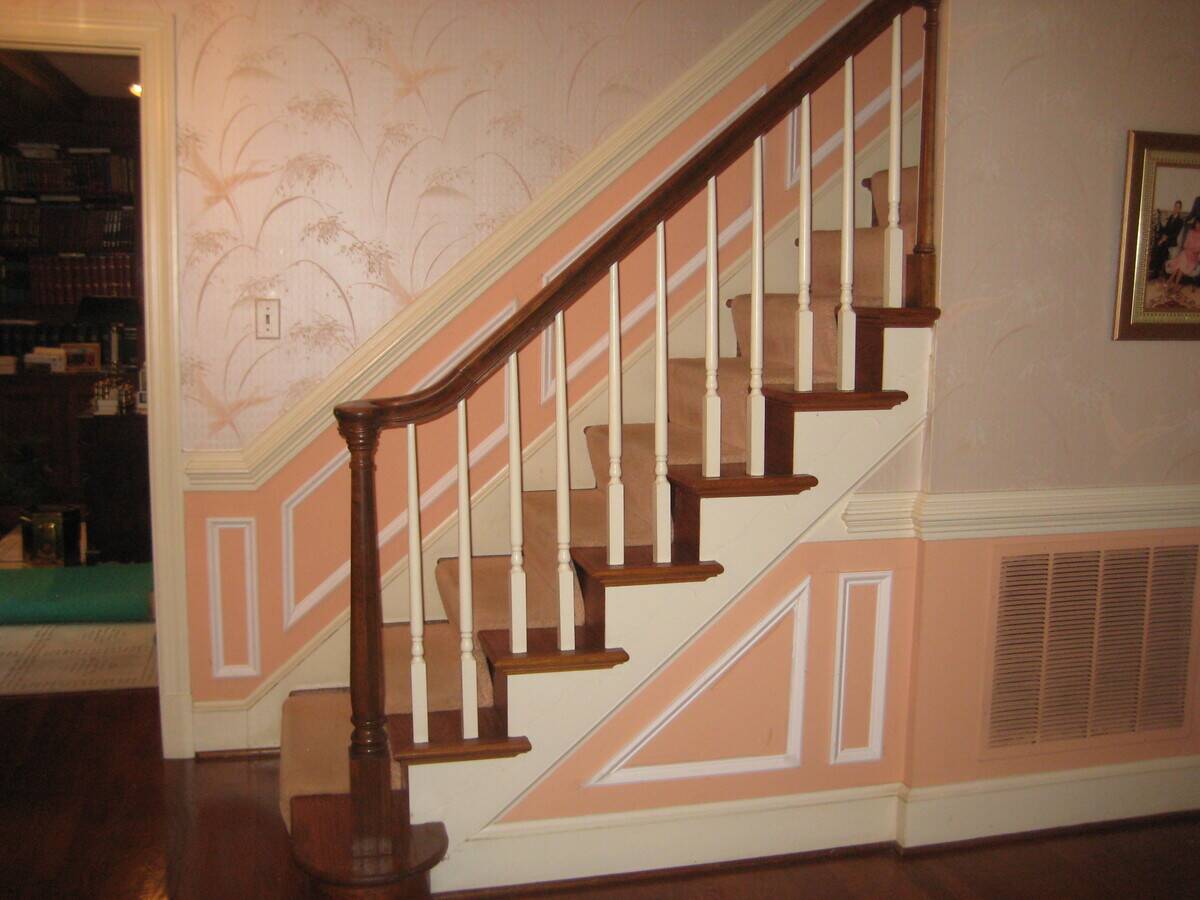 Faux_wainscoting_(5079441297)
