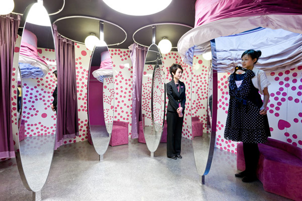 World’s largest Barbie Store (4)