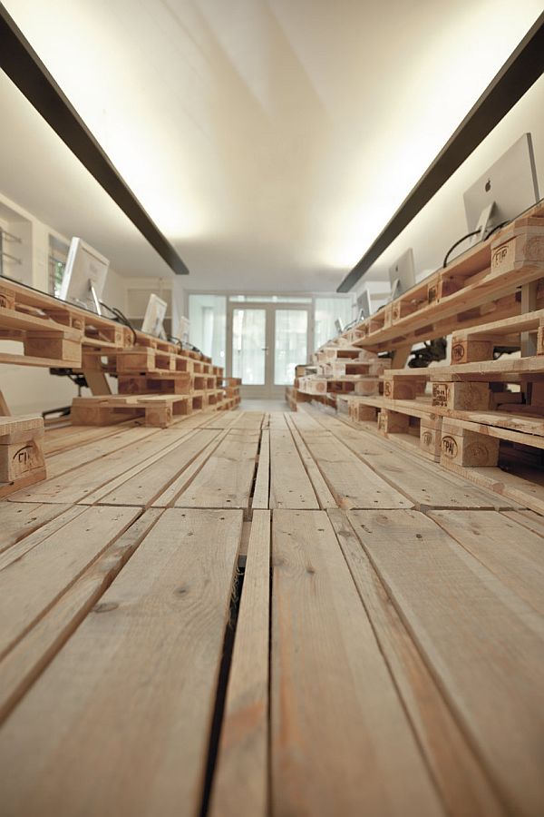 Recycled Pallet Office BrandBase Amsterdam 6
