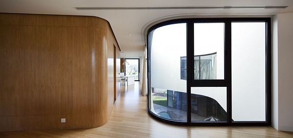Mop House – rounded wooden walls
