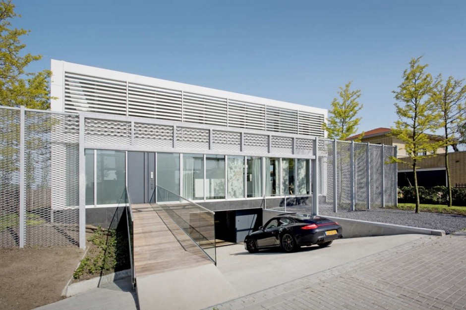 Steel Steady House – garage design