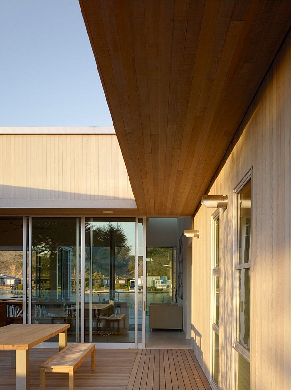 Seadrift Residence 4 – sliding doors, wooden terrace