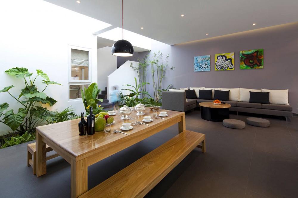 Go Vap Modern House – kitchen & dining room greenery