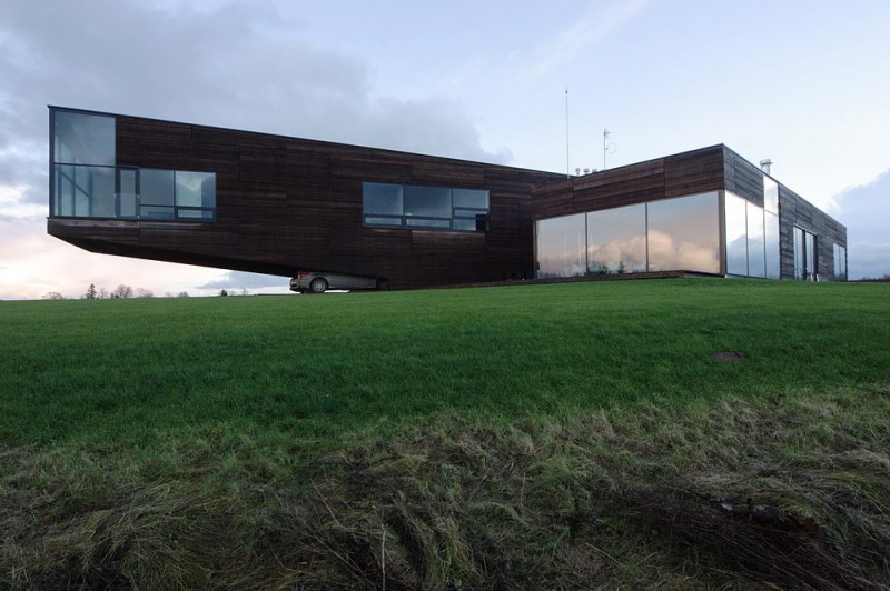 Utriai Residence – cantilevered home 3