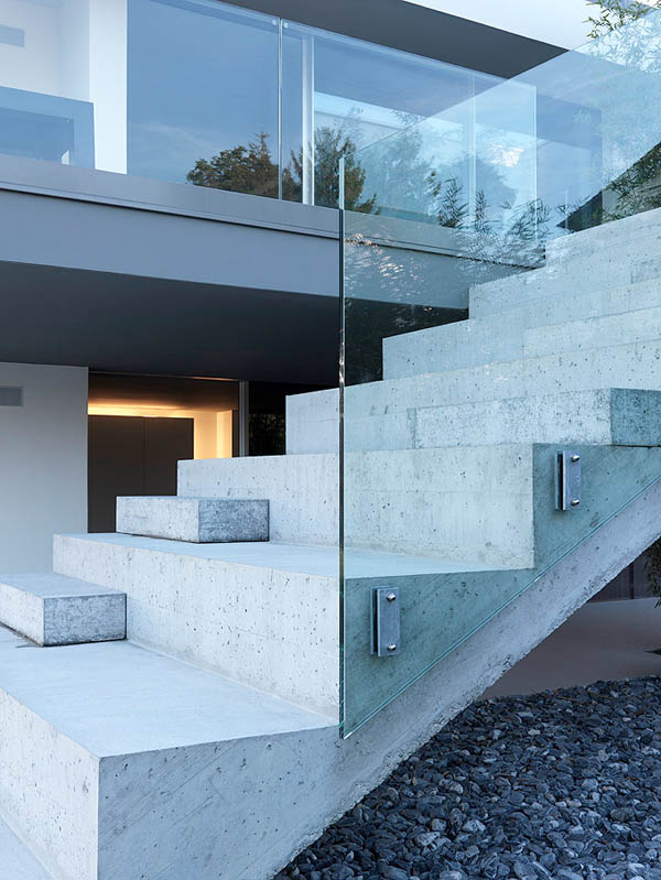 Glass Contemporary Feldbalz House – concrete and glass stairs