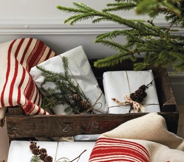 natural Christmas wrapping gifts