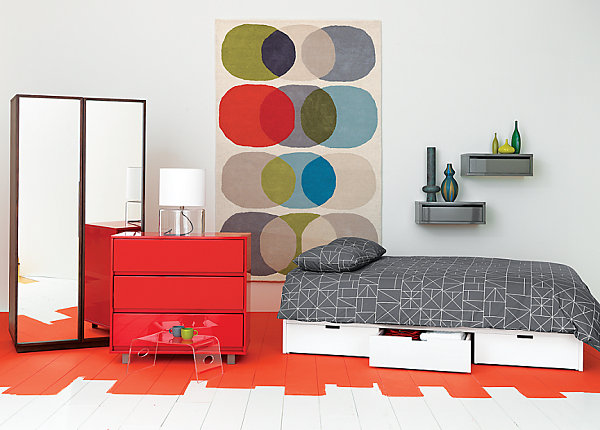 Red lacquered chest
