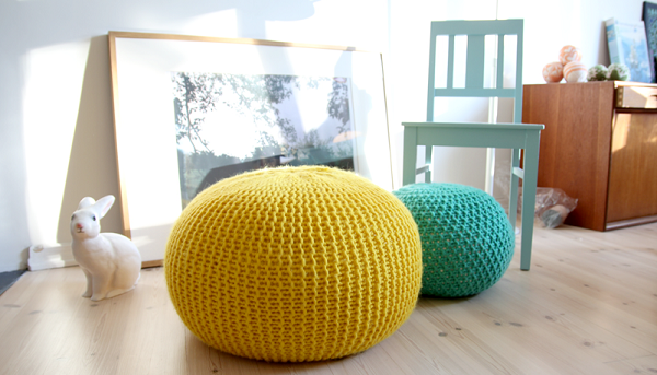Knitted poof ottoman DIY