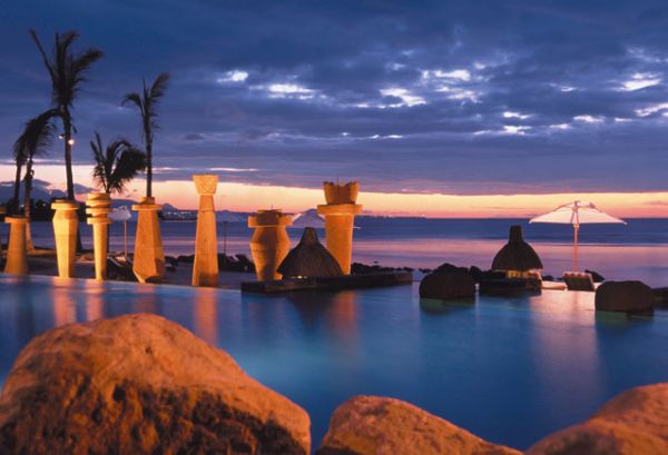 Turtle Bay infinity pool at the Oberoi Mauritius